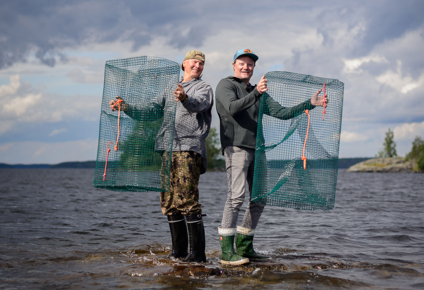 Ловить рыбу большую руками. Финская мережа катиска. Ловушки для рыбалки. ЛОВУШКА для рыбы. Верши для рыбалки.